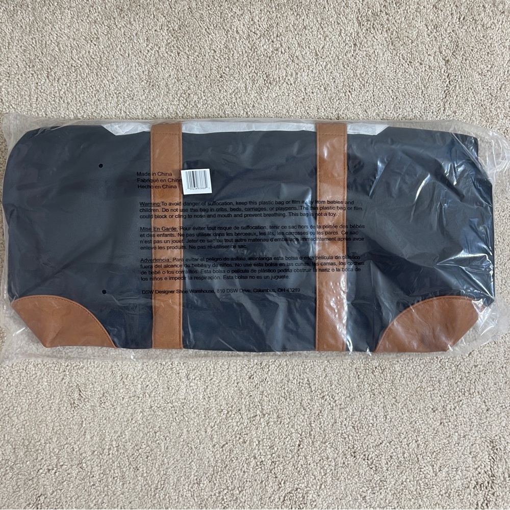 DSW duffle bag - Picture 2 of 3